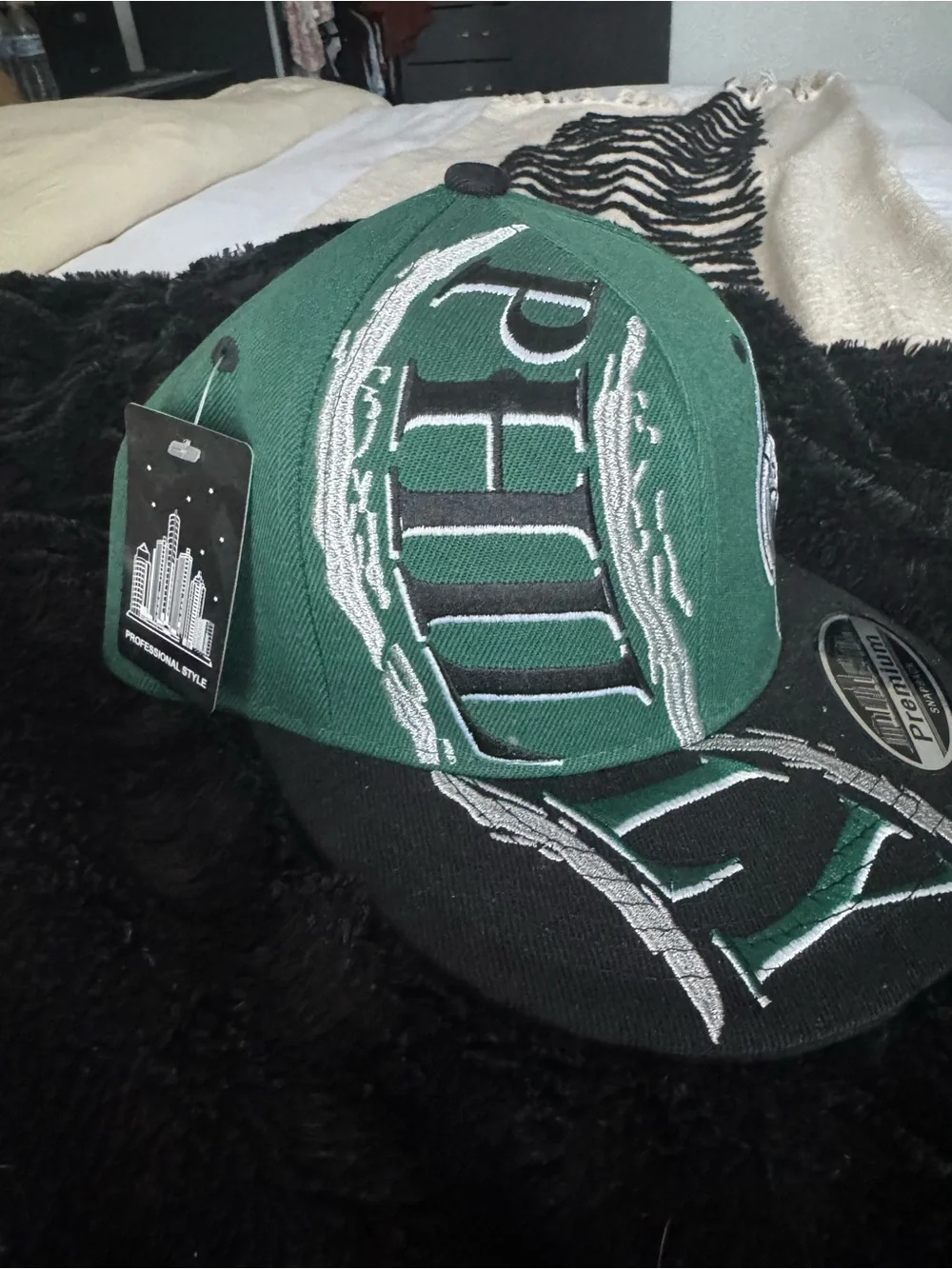 Philadelphia Eagles Green and Black snapback with Embroidered Eagle